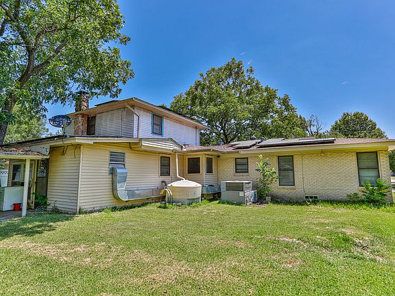 2nd image of 1201 Whaley Dr