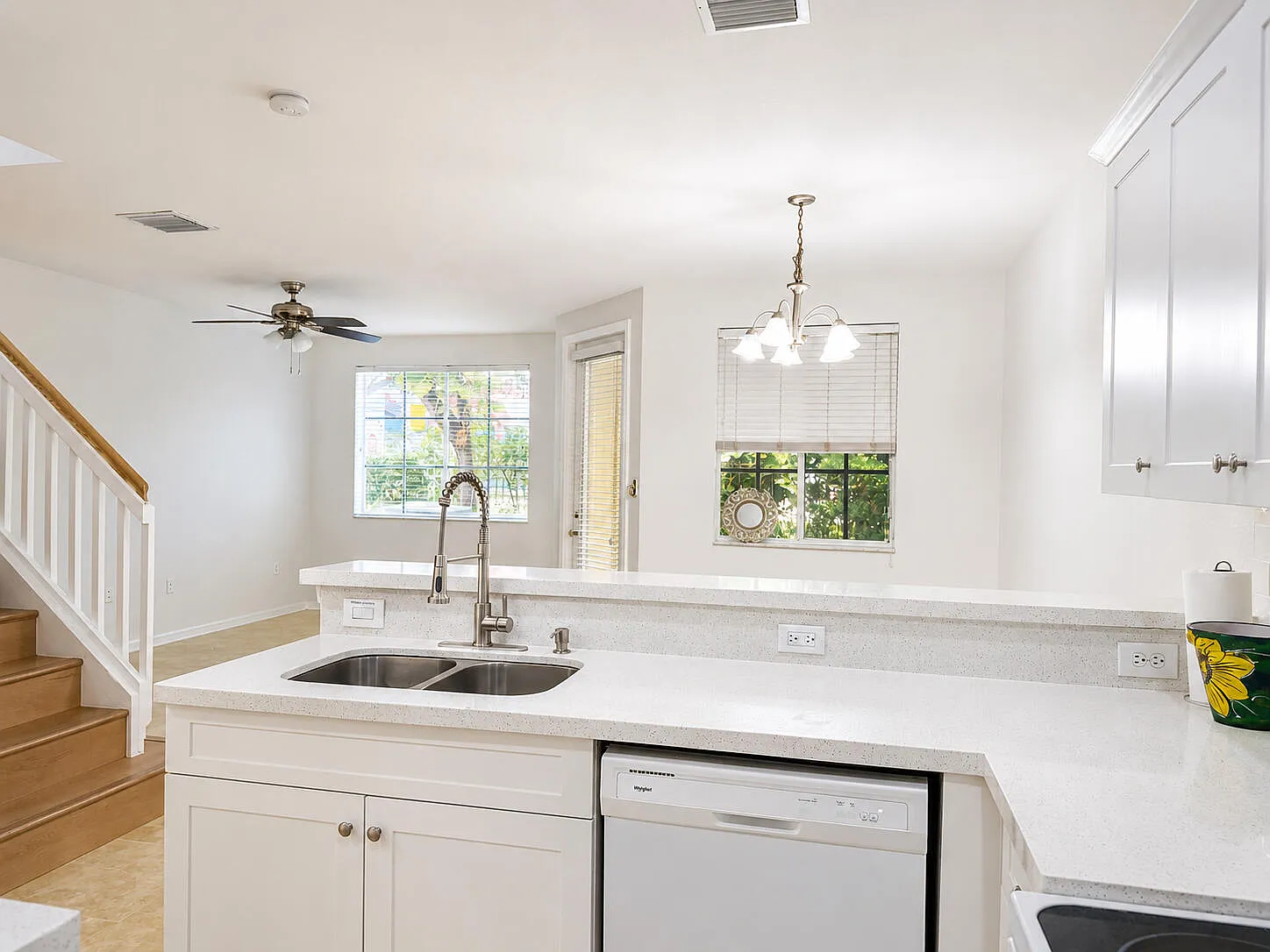 3 bed, 2.5 bath, 1640 sqft, $2,795 — Photo 2