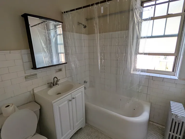 1625 W Greenleaf Ave #1B — Photo 9