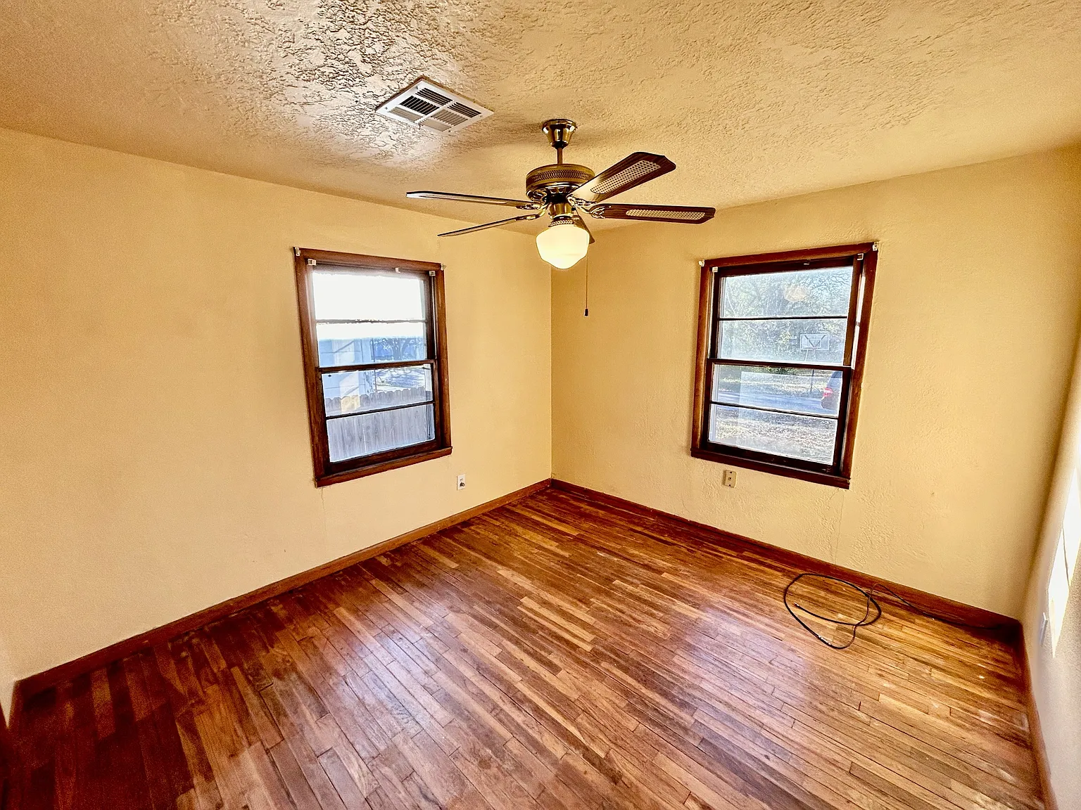 428 West 8th - K. Benes - 1 — Photo 3
