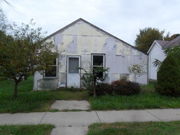 4th image of 409 E Main St