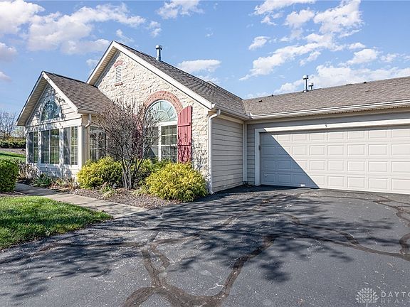 4th image of 5 Scarborough Village Dr