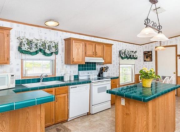 3rd image of 130 Southridge Ln