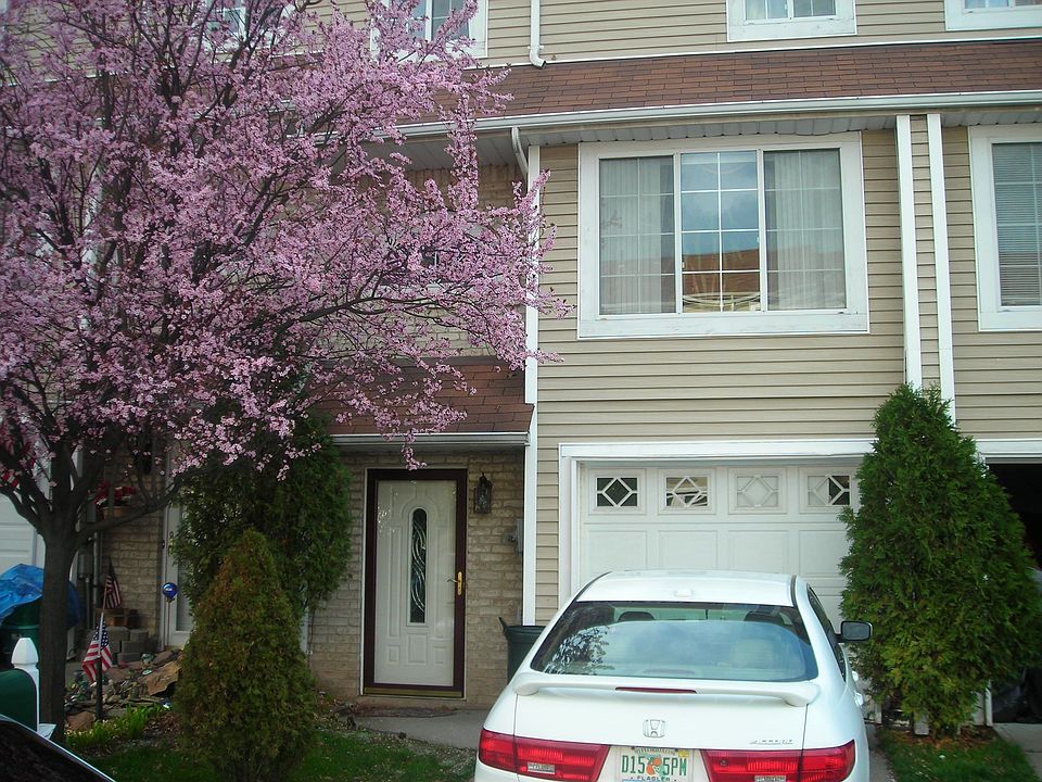 1st image of 19 Claudia Ct
