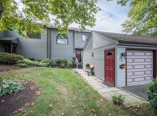 8 Pond View Dr #8, Brookfield, CT 06804