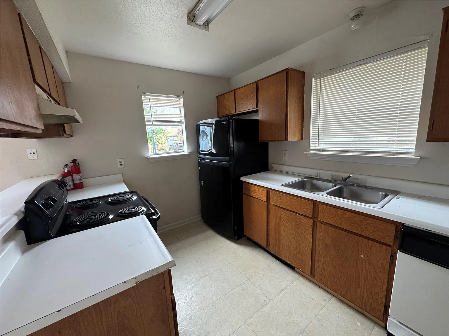 2 bed, 1.0 bath, 4272 sqft, $1,000 — Photo 2