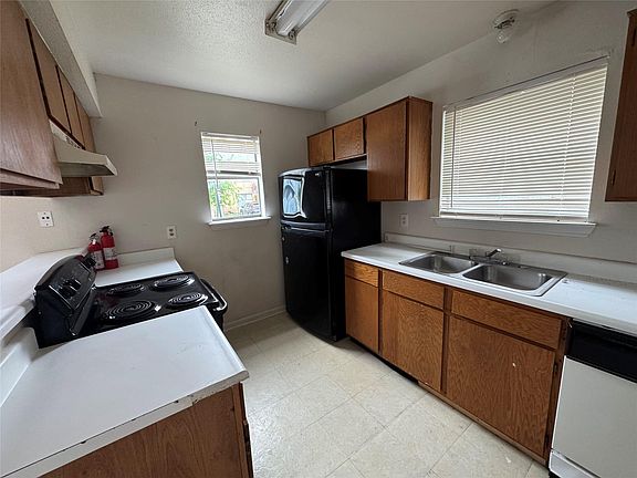 2nd image of 3229 Hirschfield Rd APT B