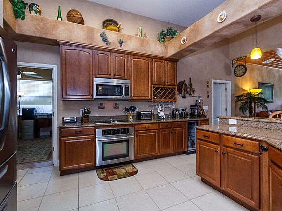 3rd image of 17047 Florence View Dr