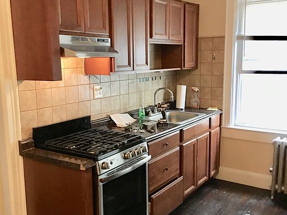 2nd image of 2841 46th St APT 1F