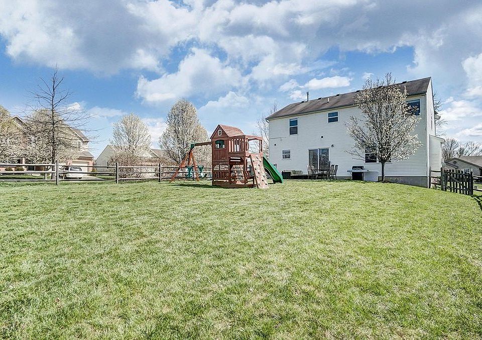 2nd image of 332 Cherry Laurel Ct