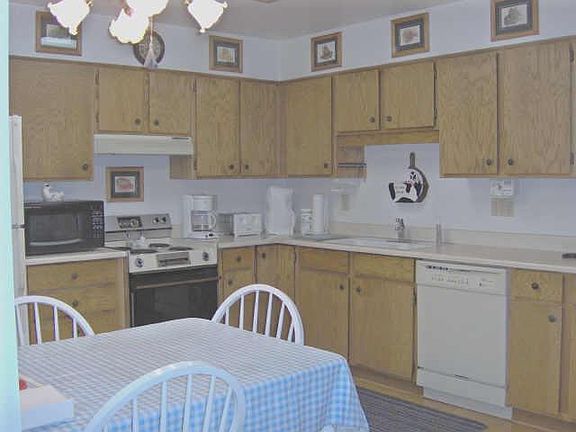 4th image of 4328 NE CAPRI Avenue #178