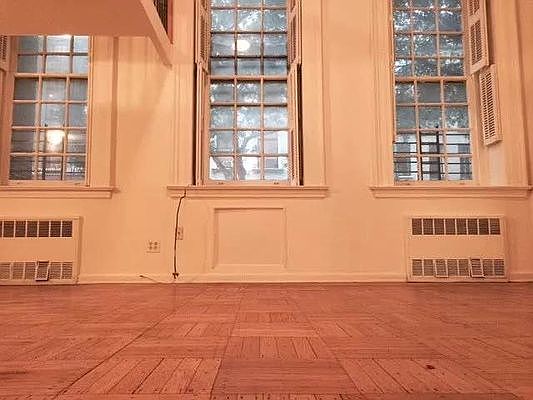 4th image of 131 E 61st St APT 1A