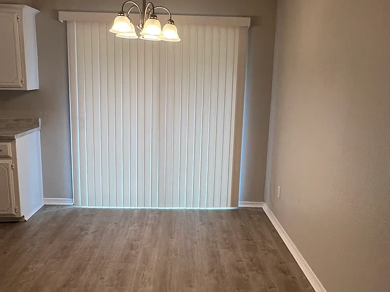 513 Redwood Dr — Photo 7