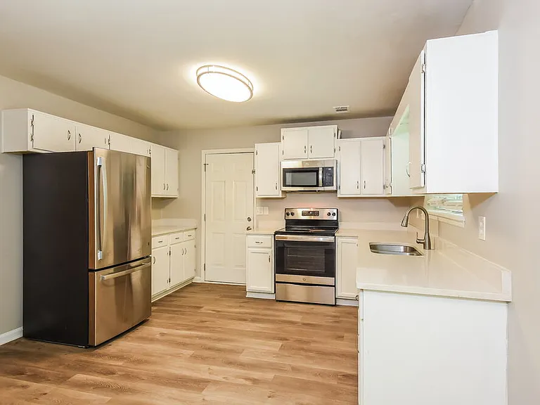 3730 Rhoanoke Ct — Photo 8