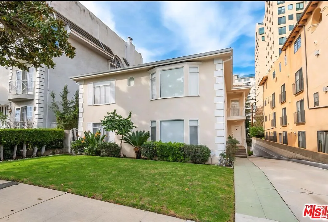 3 bed, 2100 sqft, $6,400 — Photo 1