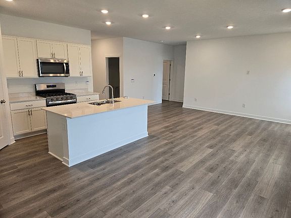 3rd image of 9203 Hemingway Dr