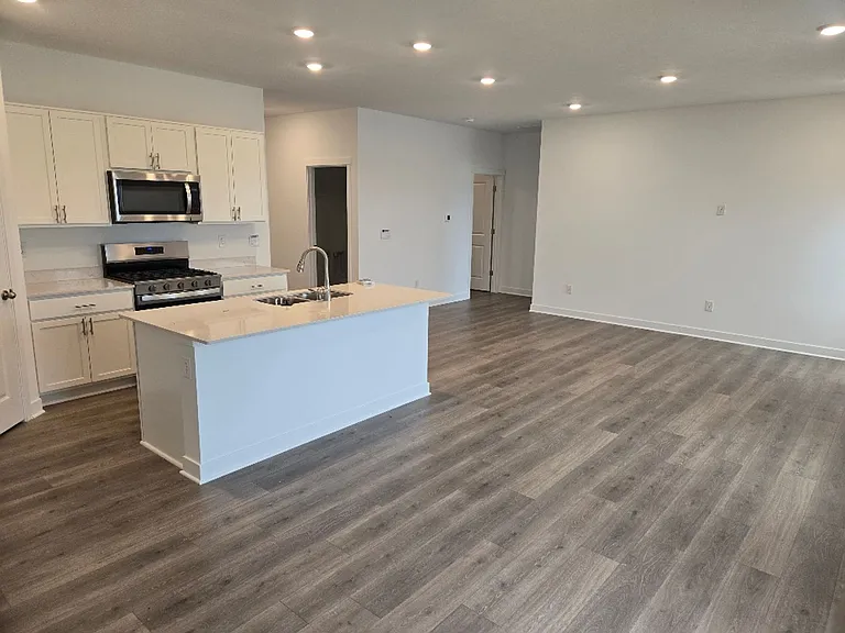 9203 Hemingway Dr — Photo 3