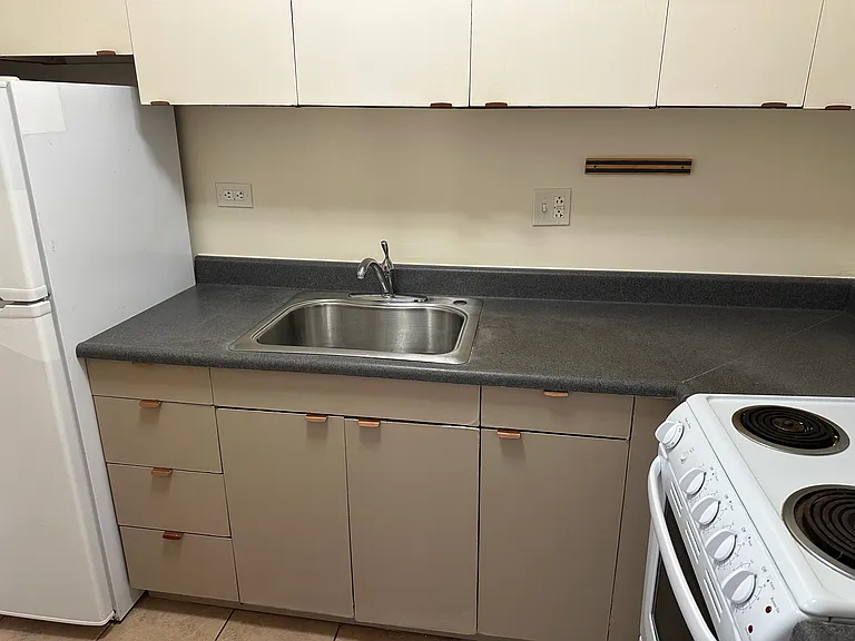 1560 Thurston Ave #304 — Photo 5