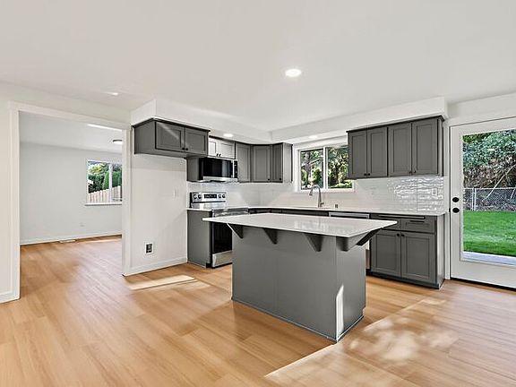 3rd image of 5314 193rd Ave E