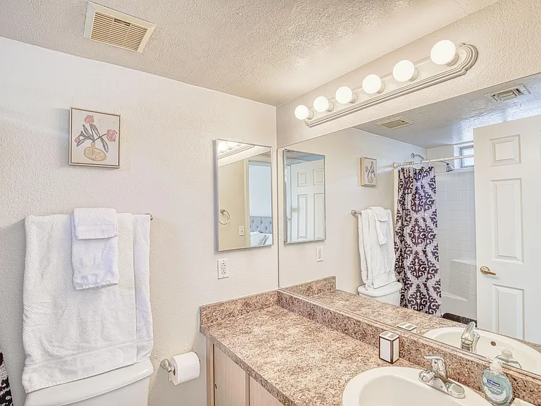 1833 E Water St #2 — Photo 26