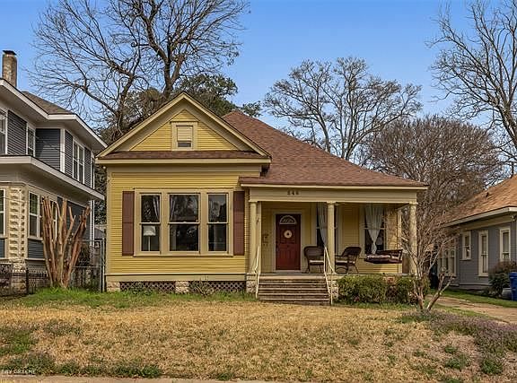 2nd image of 846 Prospect St
