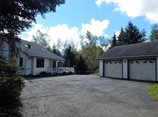 459 Clearview Dr, Long Pond, PA