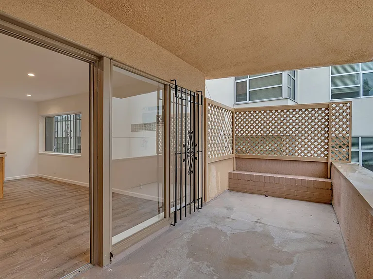 542 Glenrock Ave — Photo 27
