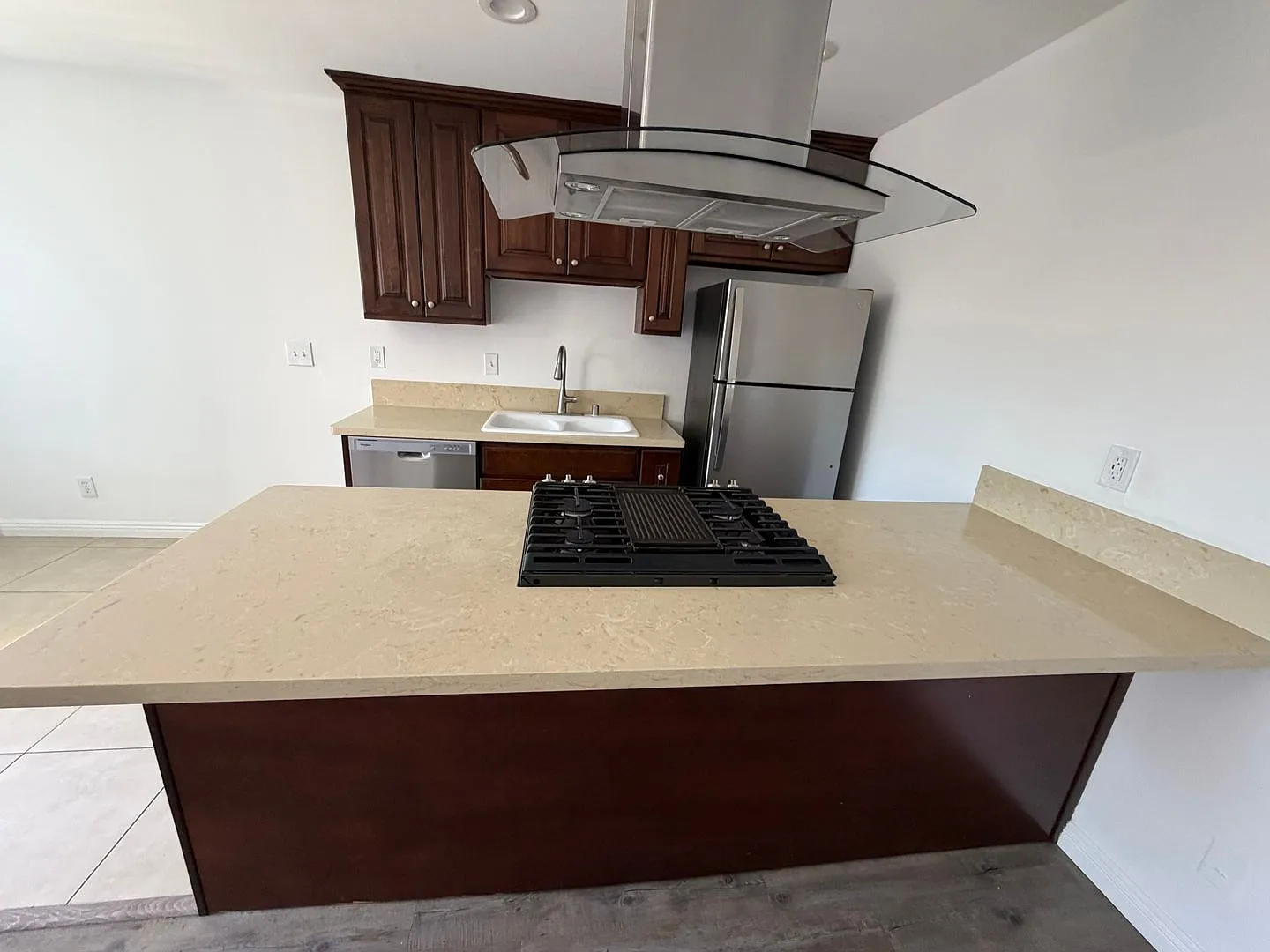 2210 Vanderbilt Ln — Photo 4