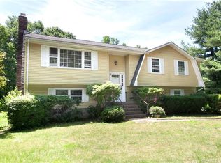 133 Hoskins Rd, Simsbury, CT 06070