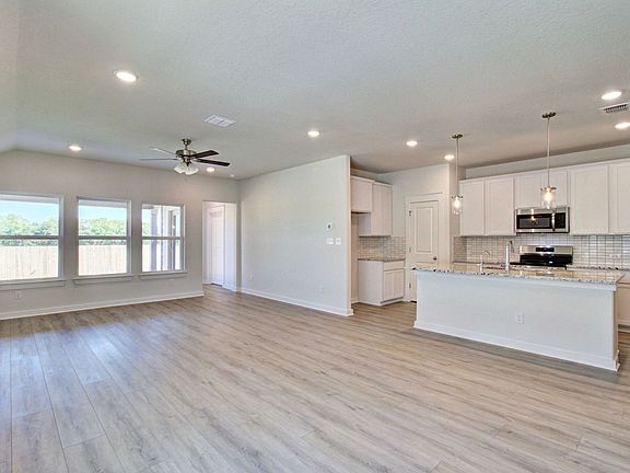 3rd image of 3543 Starbright Dr