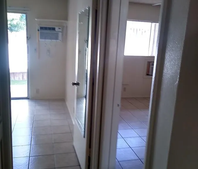1843 E Palmyra Ave — Photo 11