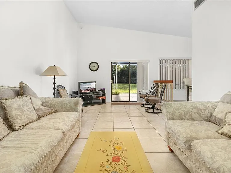 712 E Flag Way — Photo 16