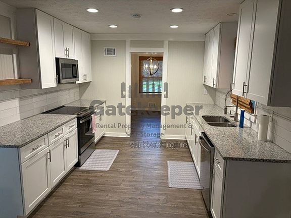 2nd image of 120 Riley Ct