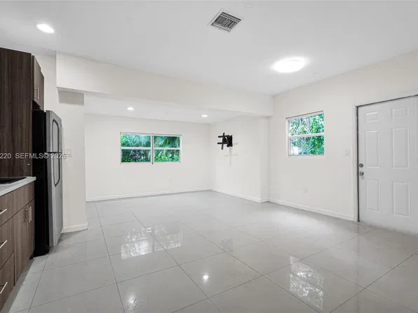 18 NW 45th St, Miami, FL