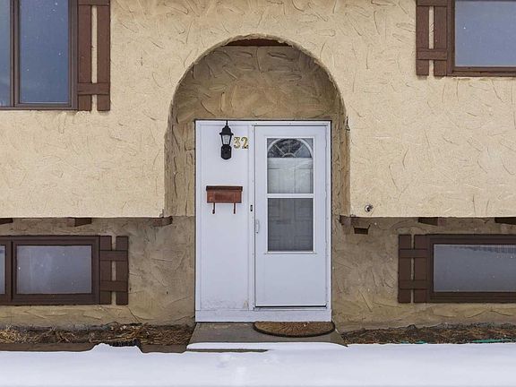3rd image of 32 Fonda Mews SE