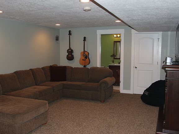 4th image of 2557 N Elm Dr