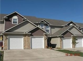 200 Pointe Ln, Raymore, MO 64083
