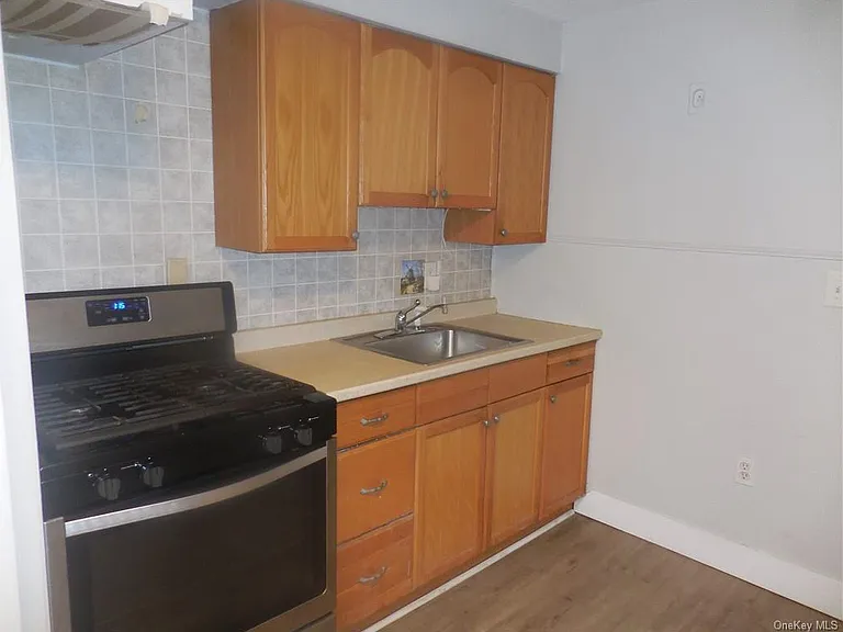 78 Duncan Ave #4 — Photo 8
