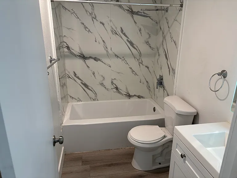 PARK CITY WALK APARTMENTS — Photo 35
