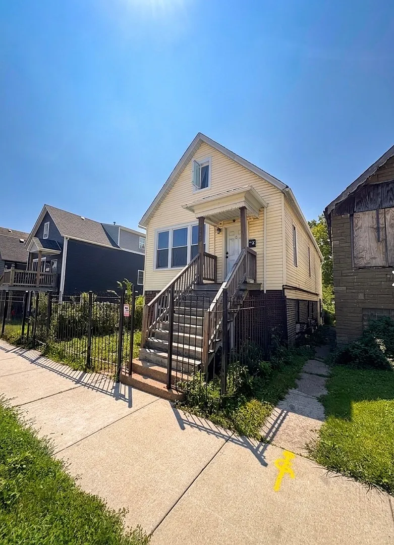 3 bed, 1050 sqft, $1,650 — Photo 2