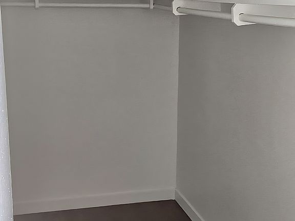 3rd image of 6633 Woodman Ave APT 14