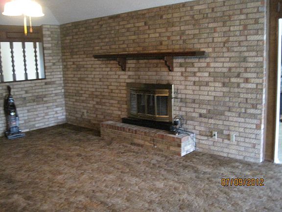 4th image of 812 Oxford Dr