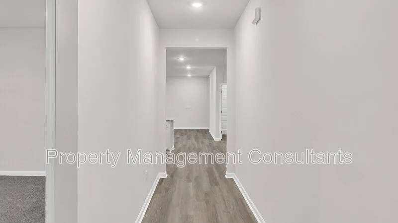 5 bed, 3.0 bath, 2092 sqft, $2,350 — Photo 2