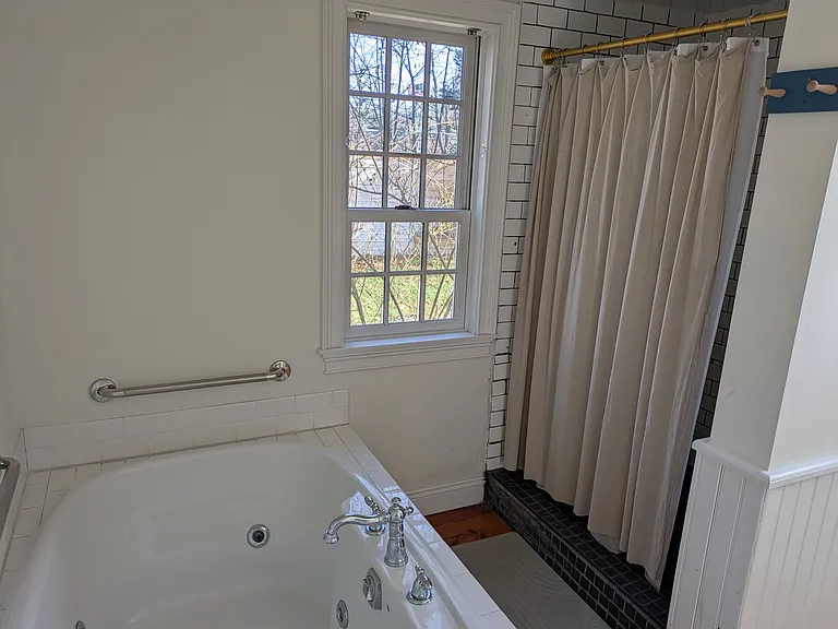 McKeen St — Photo 21