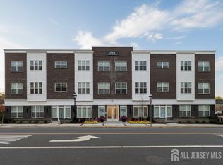 581 Middlesex Ave #201, Metuchen, NJ 08840