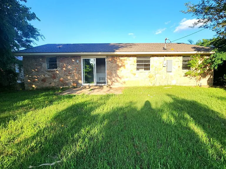 621 Lloyd Ave — Photo 13