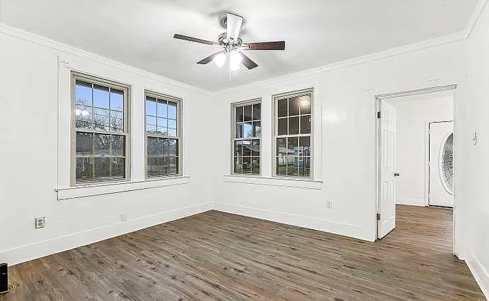 322 Flicker St — Photo 5