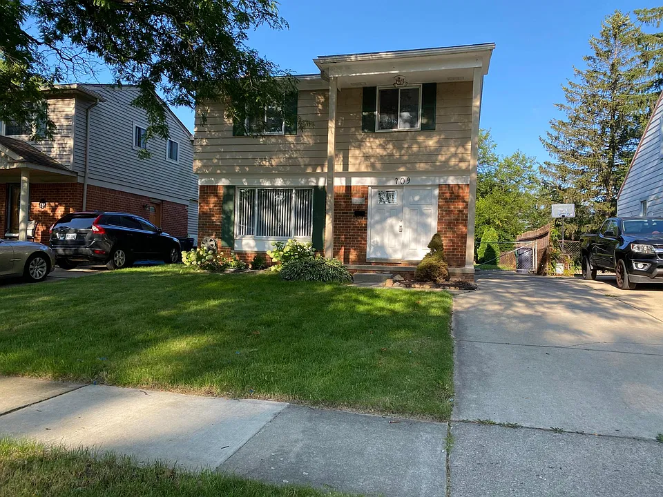709 N Edison Ave