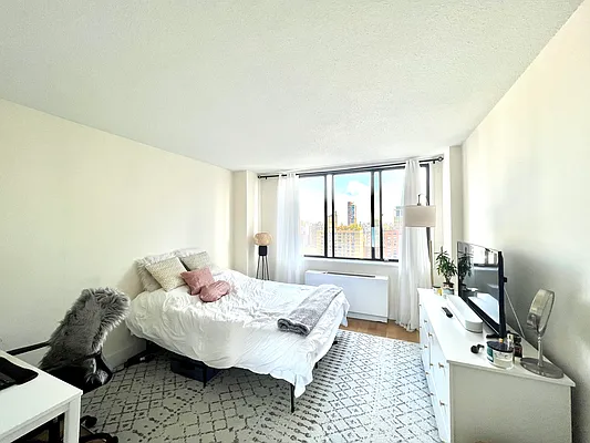 Rented by Realty Group International | media 2