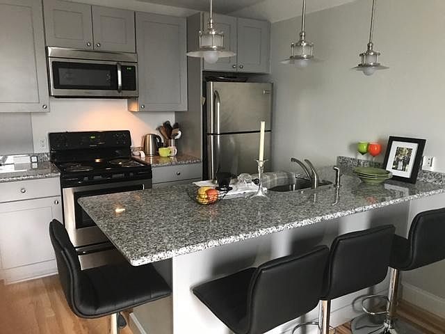 1st image of 518 Lake Ave #B